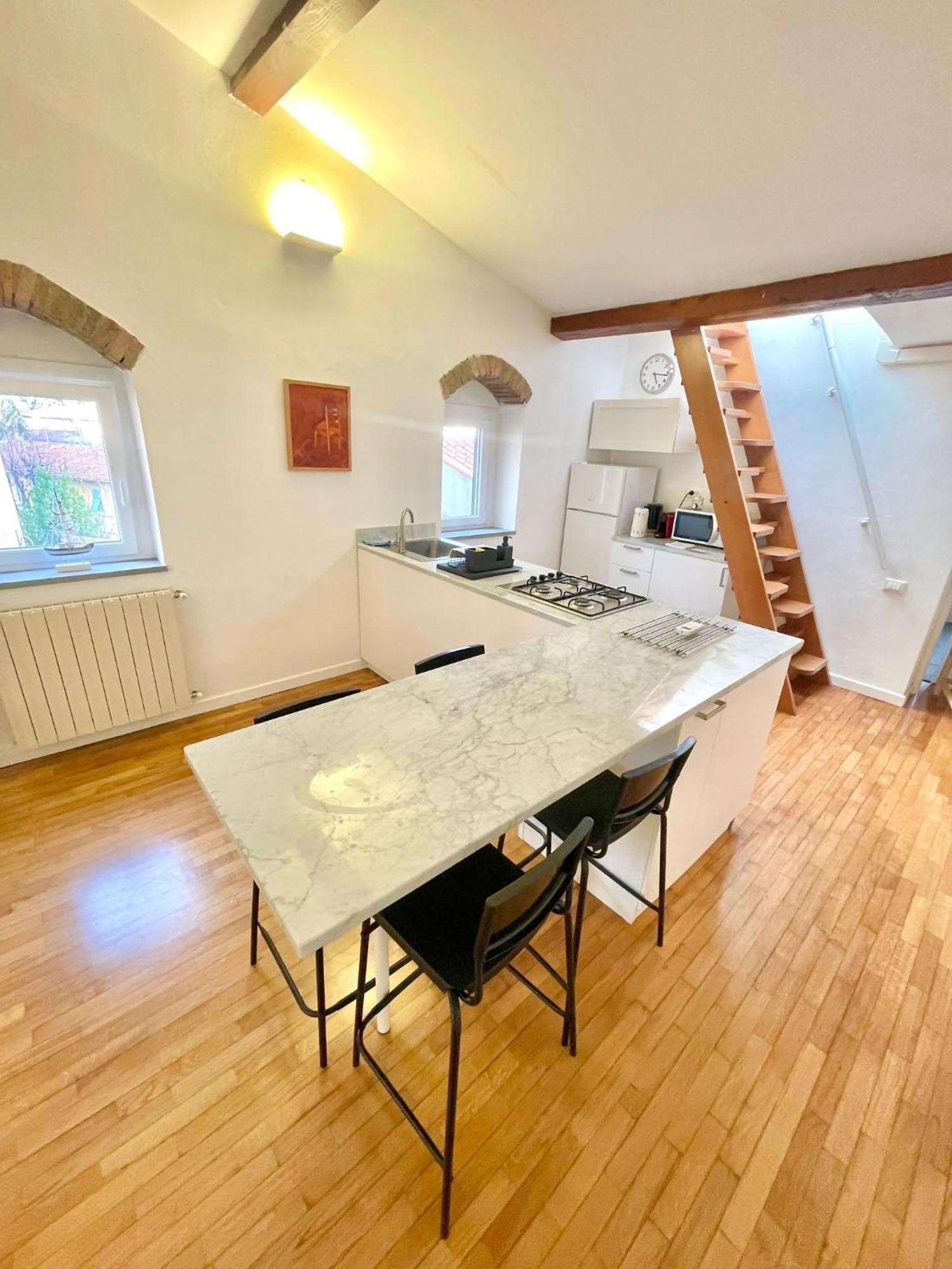 Susannas Lovely New Apartment Ливорно Экстерьер фото