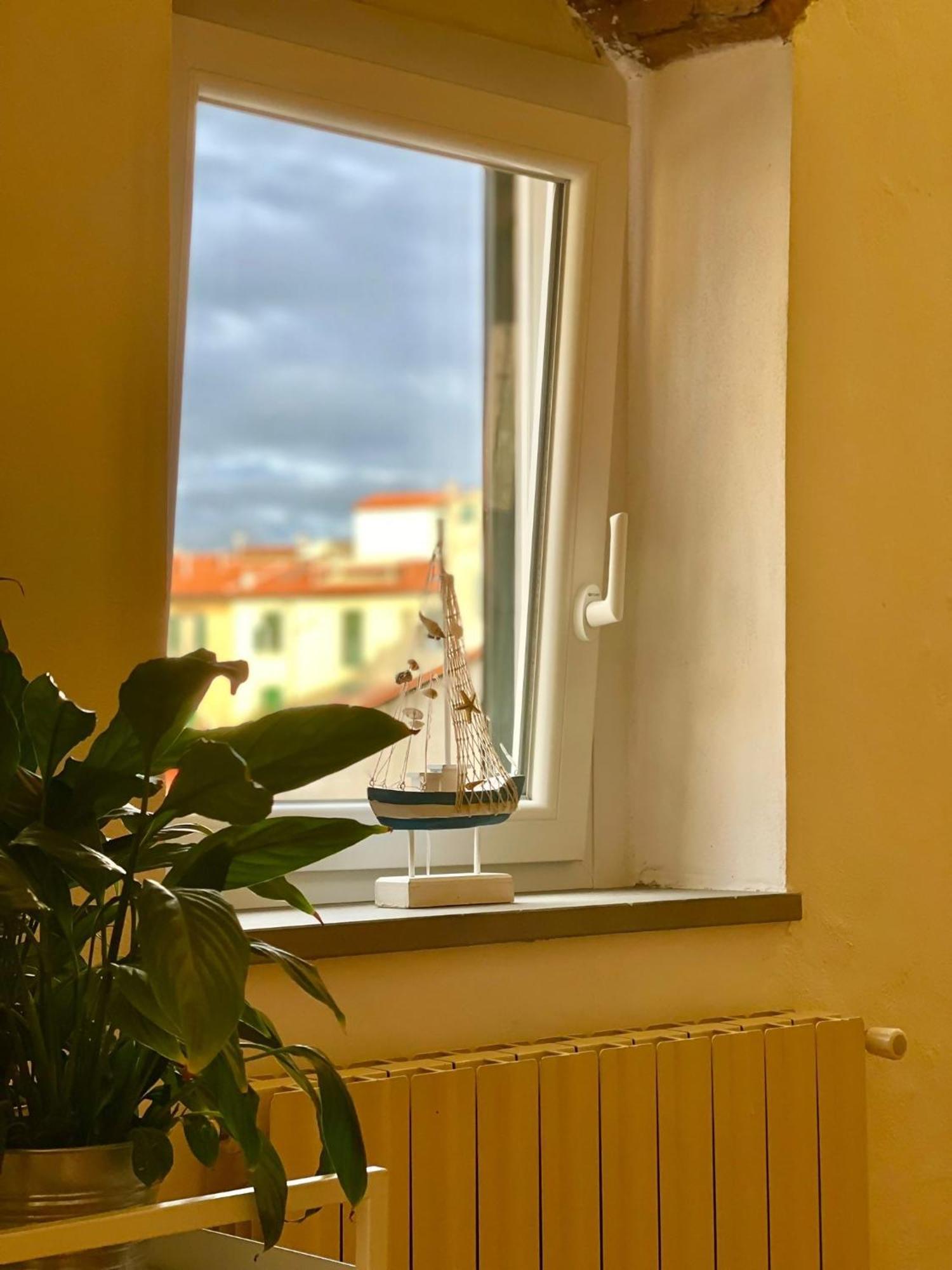 Susannas Lovely New Apartment Ливорно Экстерьер фото