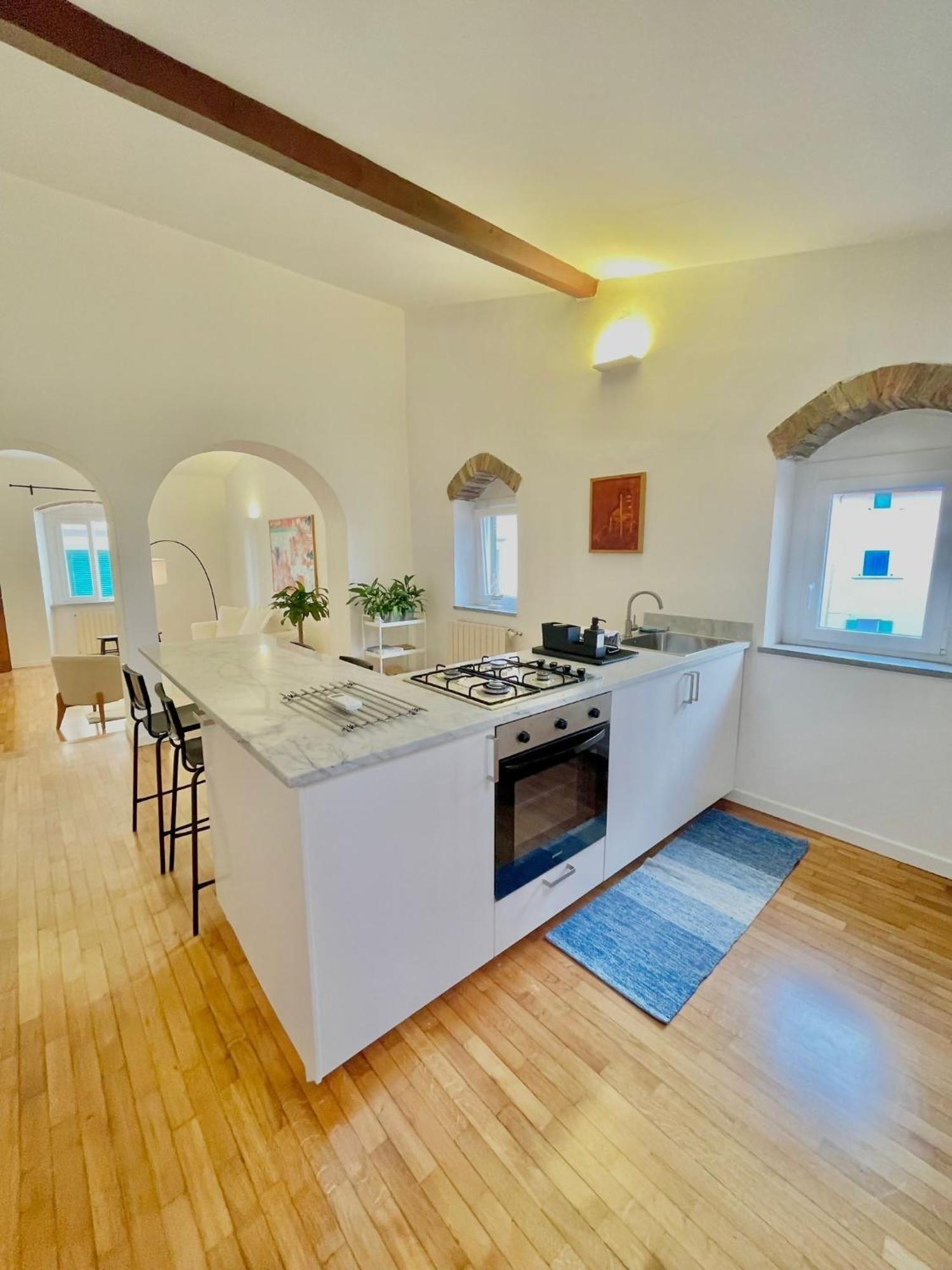 Susannas Lovely New Apartment Ливорно Экстерьер фото